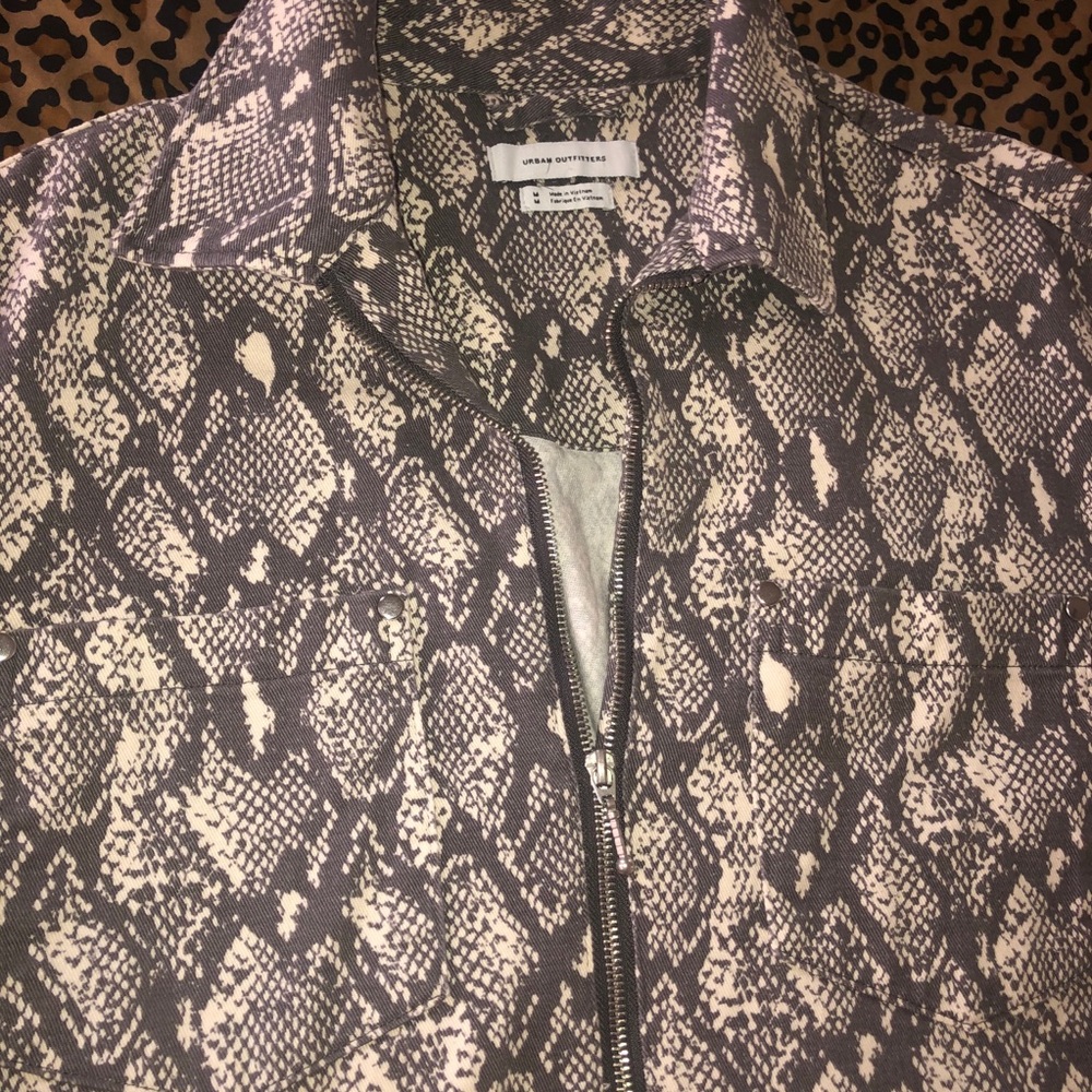 Snakeskin inspired men’s jacket and pants set🐍